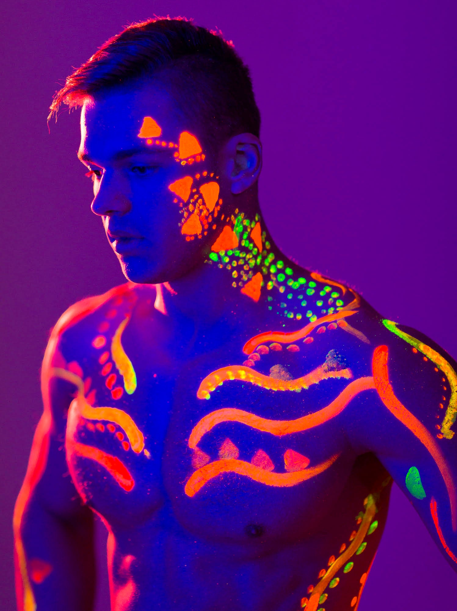 Glow in the dark body paint : r/woahdude